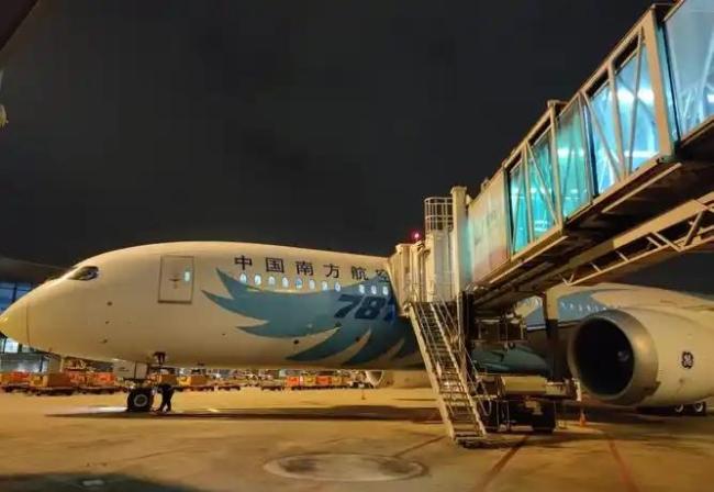 白云機場回應打車難滑行久等投訴 機場設計引爭議