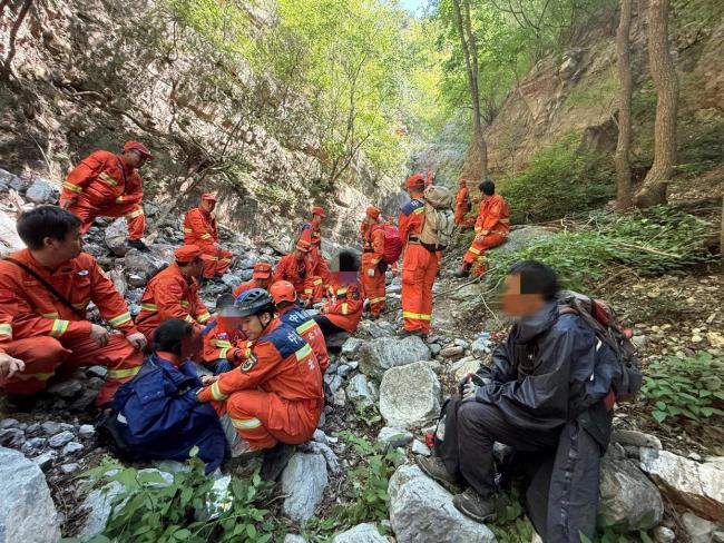 一家被困京西野山4天 近300人搜救 深山营救始末