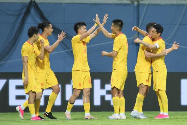 中國男足2-1新加坡 客場勝利延續(xù)不敗紀錄