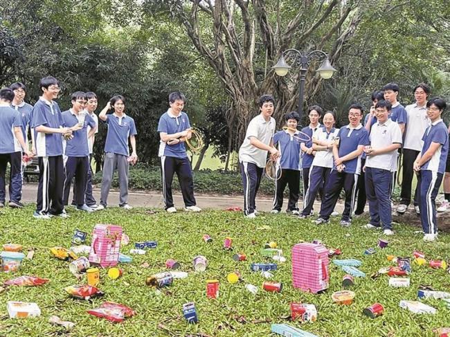 學(xué)弟學(xué)妹花式為高考生壯行 星光璀璨送祝福
