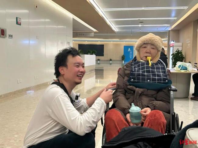 碰瓷遭兒子勸阻的患癌母親病逝