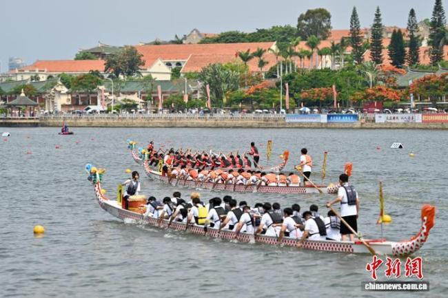 海峡两岸龙舟赛在厦门开赛 龙舟集美行·两岸一家亲