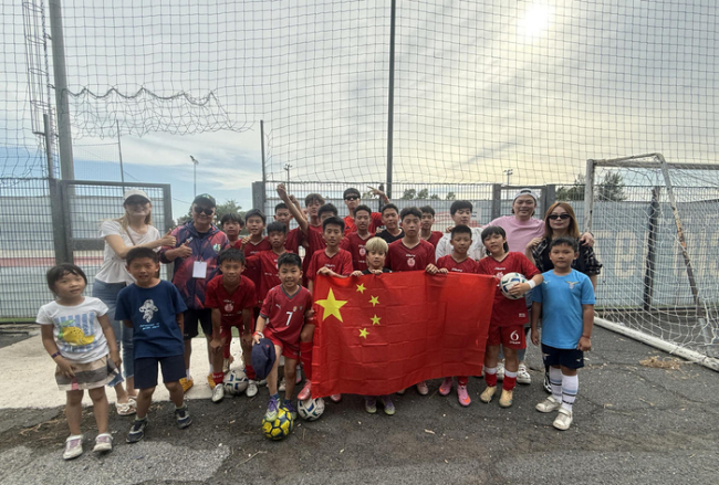 中国足球小将把奖杯留在罗马中餐厅 温情背后的故事