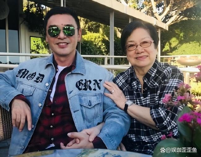 钟镇涛101岁母亲离世 孝子悲痛悼念
