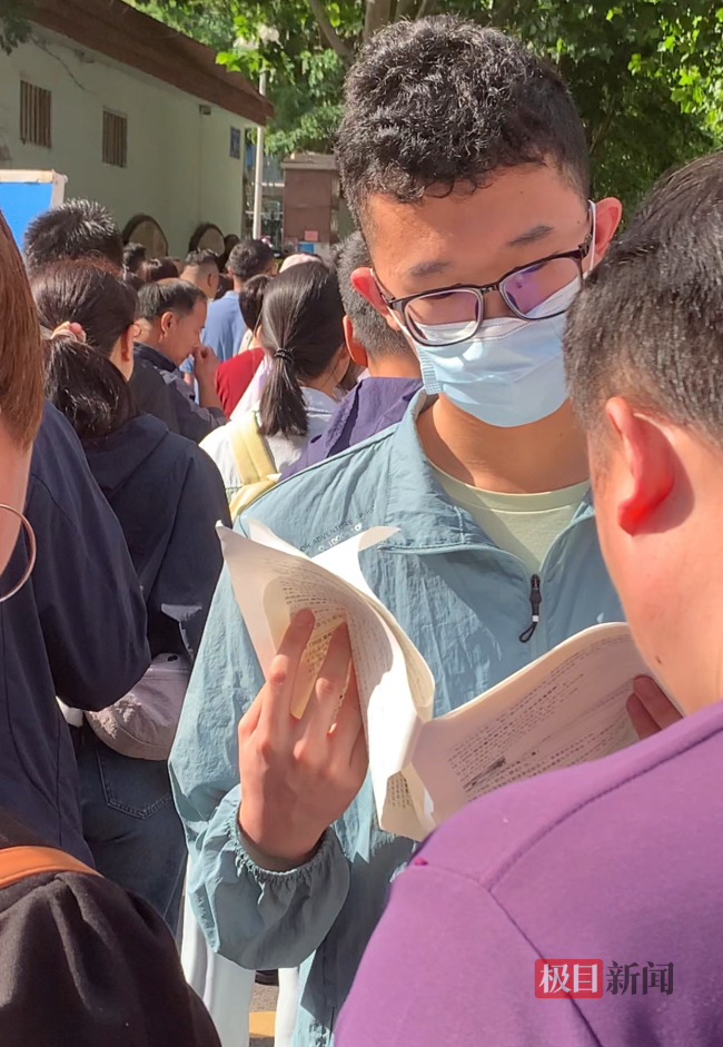 出来后别问考得怎么样：无声的爱是最好的加油