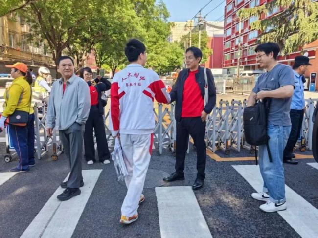 直擊高考第一天 考生狀態(tài)很好 書寫青春考卷