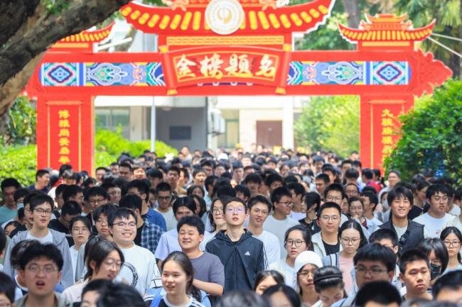 高考作文“上新” 折射教育新趋势