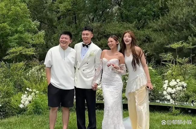 曝“大黑?！崩畛棵妹媒Y(jié)婚 低調(diào)婚禮引關注