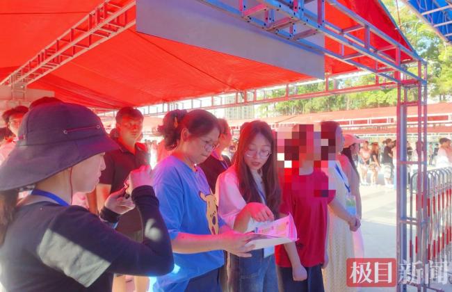 湖北一考生每科可增加30%作答時(shí)間 腦癱女孩獲特殊照顧