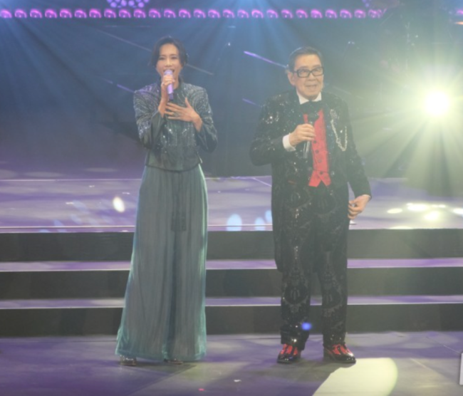 94岁胡枫开演唱会半个娱乐圈都到了 创全球最年长纪录