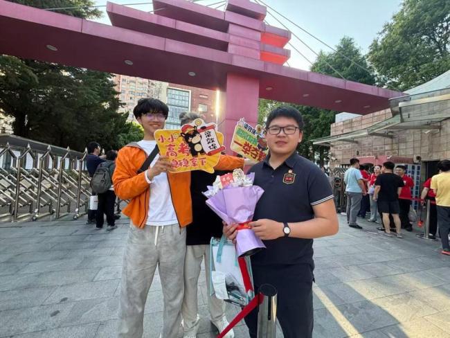 一天就考完！他們的高考提前結(jié)束 幸?？忌奶貏e日