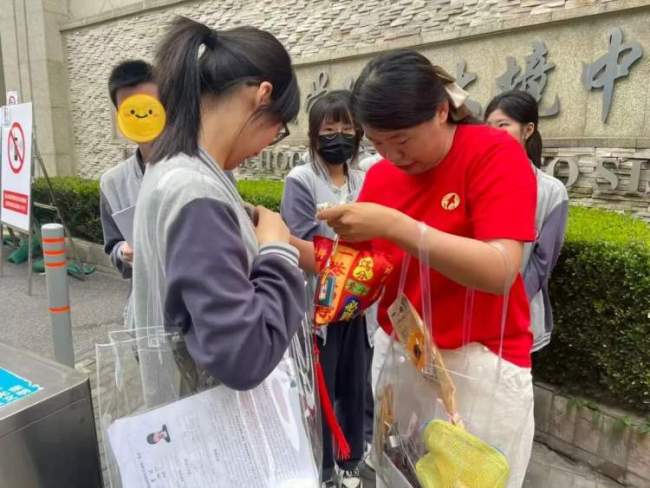 2026年上海高考作文題公布 夢(mèng)想與努力綻放青春賽場(chǎng)