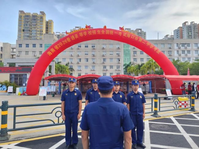高考最強(qiáng)后援團(tuán)為考生加油 全城暖心護(hù)航