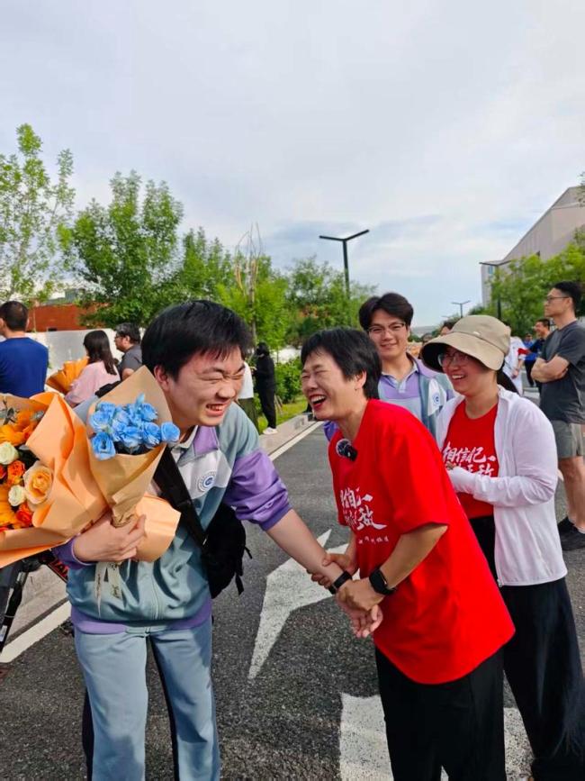 高三教師為“關(guān)門弟子”送人生格言