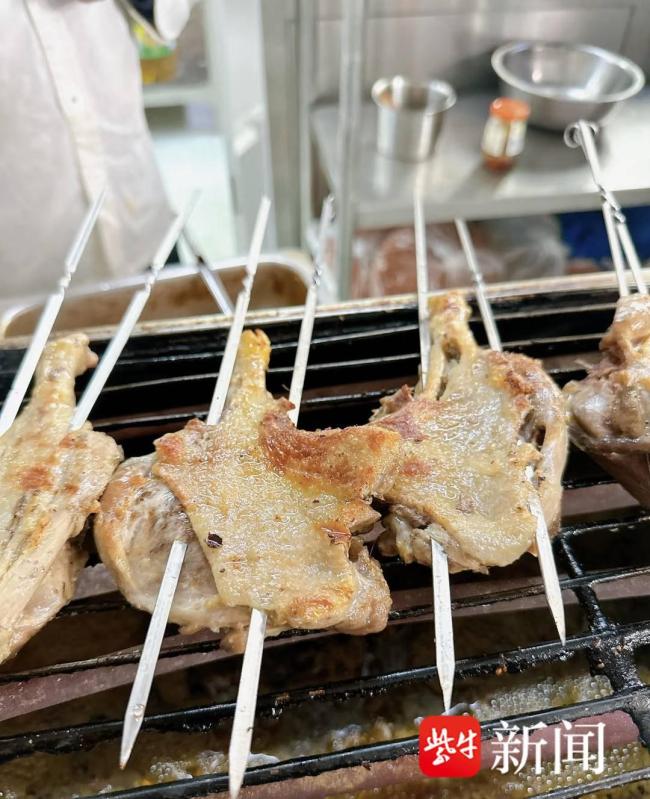 鵝腿阿姨曾稱食品安全沒(méi)出過(guò)差錯(cuò) 鴨腿冒充引發(fā)爭(zhēng)議