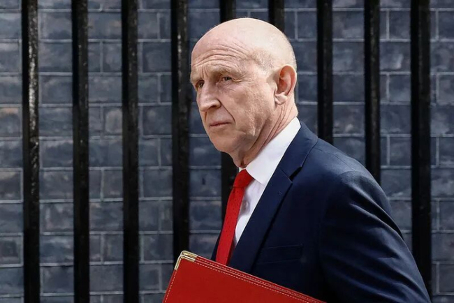 英国一天两名高官接连辞职 构成“双重打击”