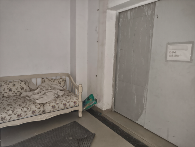 男子偷拍女同事在女廁被抓現(xiàn)行 反偷拍志愿者挺身而出