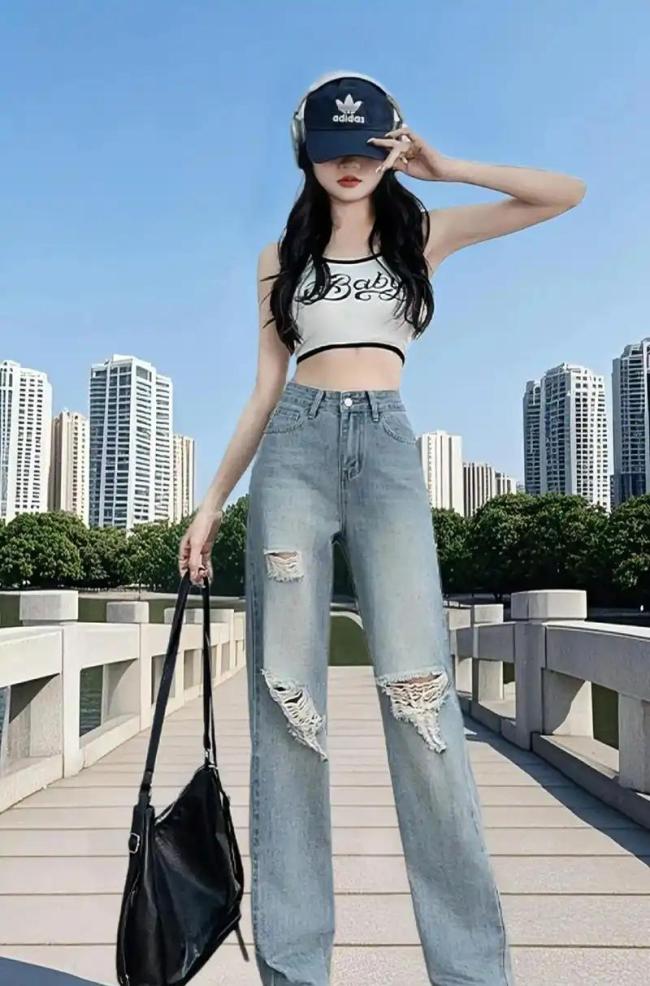 以为牛仔裤爆炸了 结果是升级了：低腰破洞成“照妖镜”