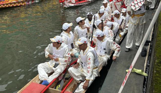加纳小伙连续三年赴约瑞安龙舟赛