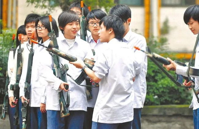 赖清德“青年上战场”贼心不死