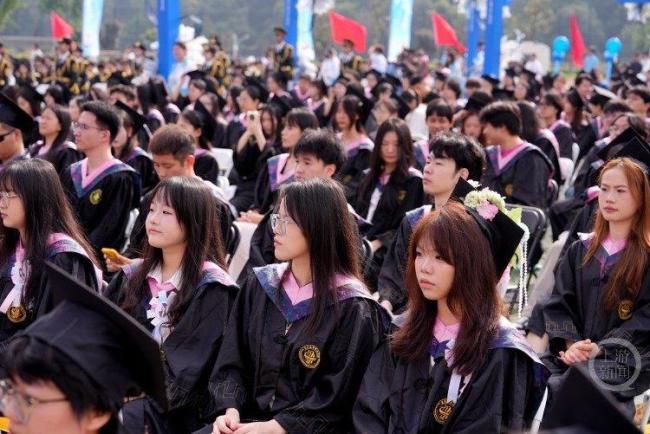 校长毕业典礼上讲“什么是幸福”