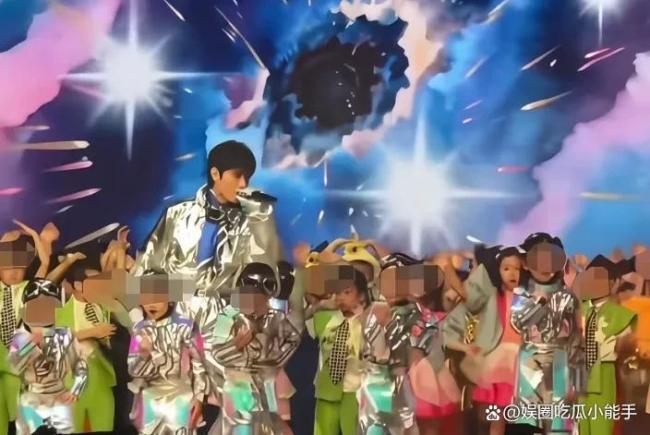 何猷君参加儿子毕业典礼 星二代团聚现场