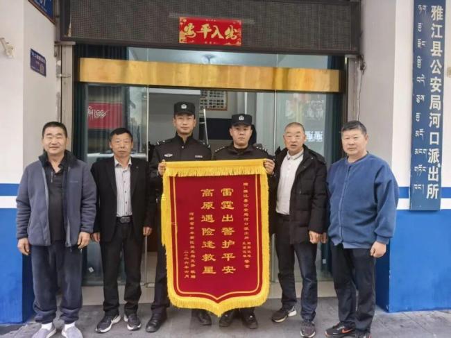 男子自驾川西高反昏迷7小时获救 警民接力救援暖人心