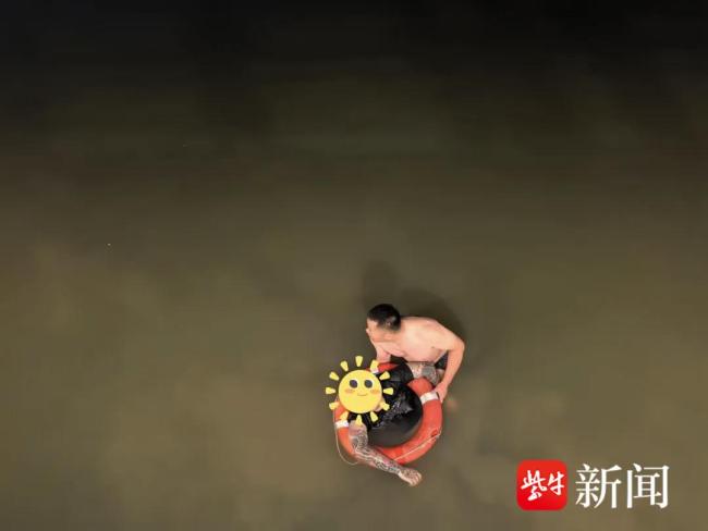 江西老表来宜兴参赛顺带手救了个人 龙舟健儿勇救落水者