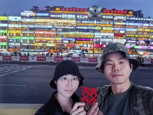 90后情侣自驾35000公里旅行结婚 万里山河见证爱意