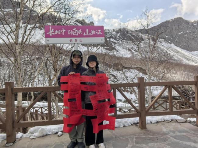 90后情侣自驾35000公里旅行结婚 万里山河见证爱意