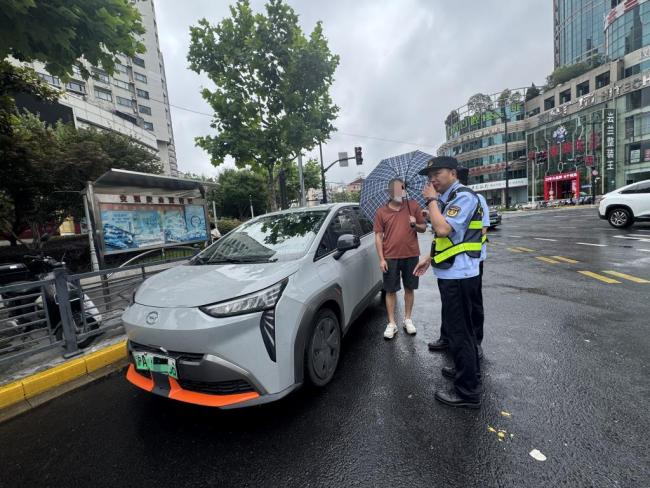 无证司机开网约车平台等都要担责 端午假期严查违法行为