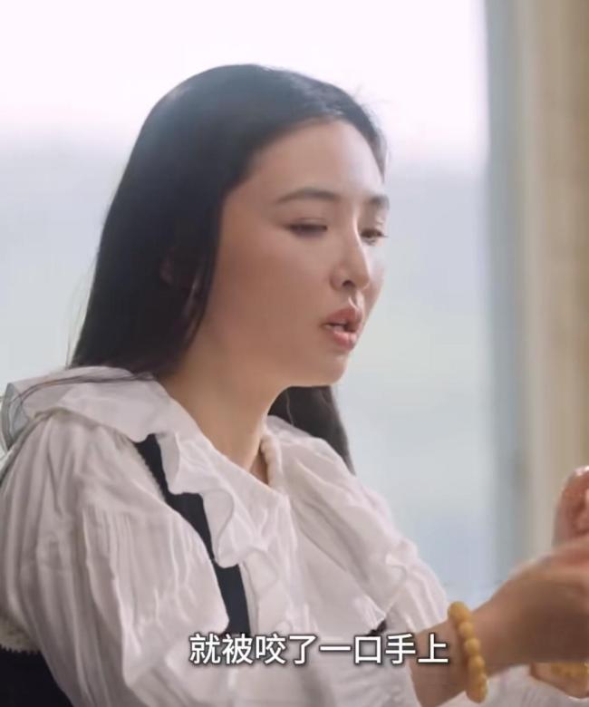 吴倩被爸爸打掉牙齿不敢吐出来 童年阴影挥之不去
