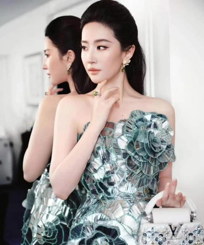 刘亦菲琉璃玫瑰裙 时尚圈的“第一顺位”证明