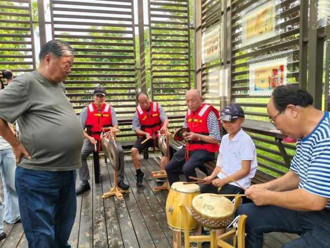 9岁抗癌男孩在蒋村龙舟“乘风破浪” 圆梦之旅感动人心
