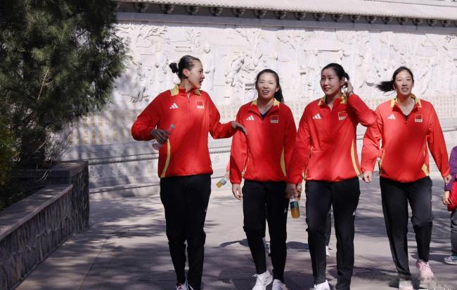 身披朱婷2号球衣，独砍27分率队翻盘，谁说女排后继无人 上场 年轻核心的蜕变之路