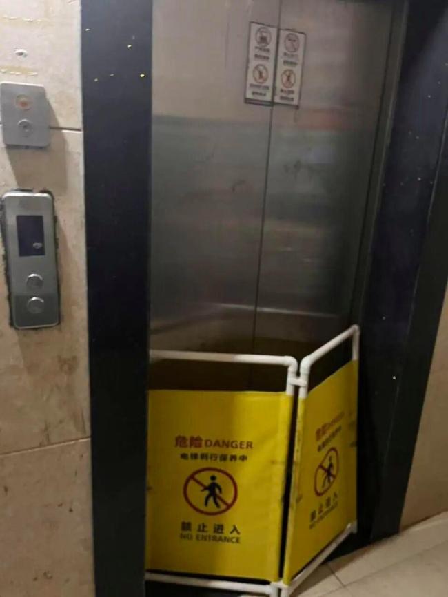 小区电梯故障一女子坠亡家属发声 物业保安违规操作引争议