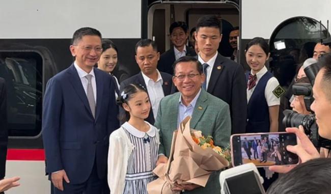 缅甸总统在上海感叹中国太发达了 体验中国速度寻找发展答案