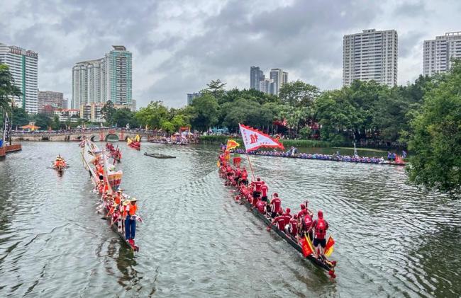 594岁盐步老龙又来泮塘探契仔了 广佛龙船情绵长