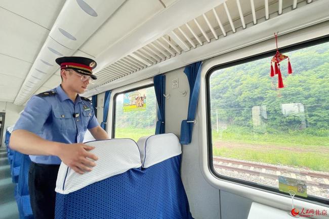 组图：公益慢火车串起京冀城乡烟火气