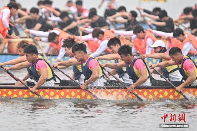 太原龙舟赛又现“跑偏”场面