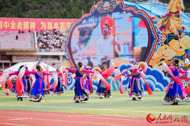 雪域追风！2026年迪庆·香格里拉赛马会开幕