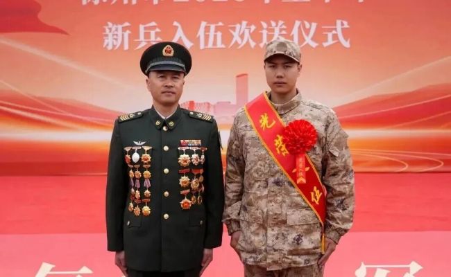 爸爸当过兵是种什么体验 军人父子的荣耀接力