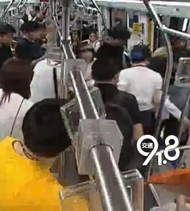 乘客突发疾病众人接力施救 爱心接力温暖杭城