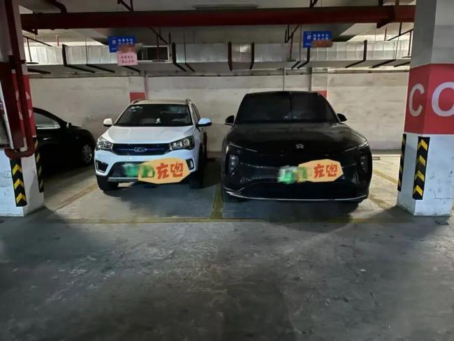 有种痛苦叫你的邻居买了台大车 停车难度升级