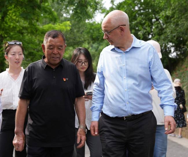 英驻华大使参访延安增进对华认知 深化双边交流理解
