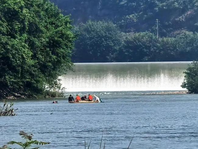 湖南怀化3名钓鱼佬被困水库获救
