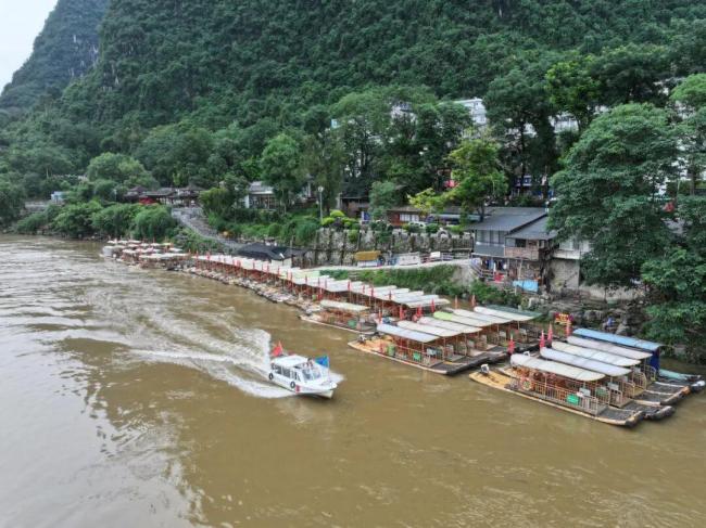 桂林漓江船舶、排筏全线封航 水位逼近警戒线
