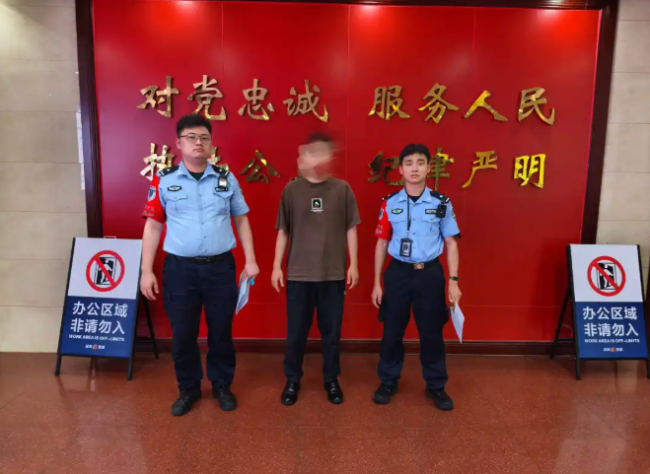 司机寻衅滋事恶意别车多次急刹被拘