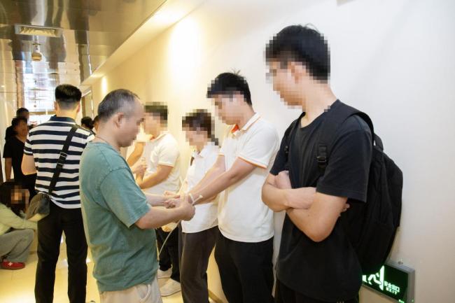老人花万元买的保健神药竟是麦芽糊精 百余名老人被骗养老钱