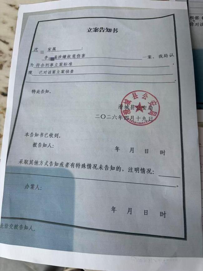中午还一起喝酒，晚上就被朋友酒瓶砸头，男子次日凌晨车内离世，警方已立案 酒局冲突致悲剧